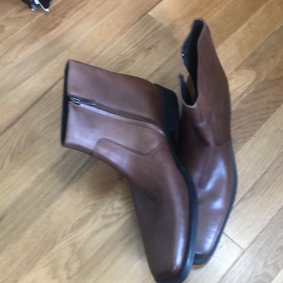 Kenneth Cole Clean Cut Brown Leather Zip Up - Picture 2 of 7